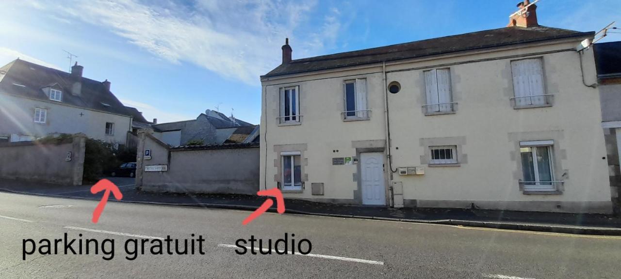 Studio Le Ligérien Saint-Denis-de lʼHôtel Exterior foto